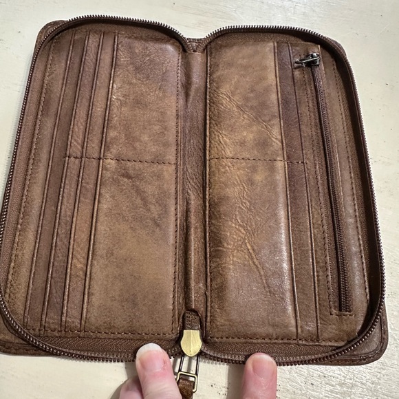 Roots beaver canoe Brown Leather wallet - Picture 5 of 5